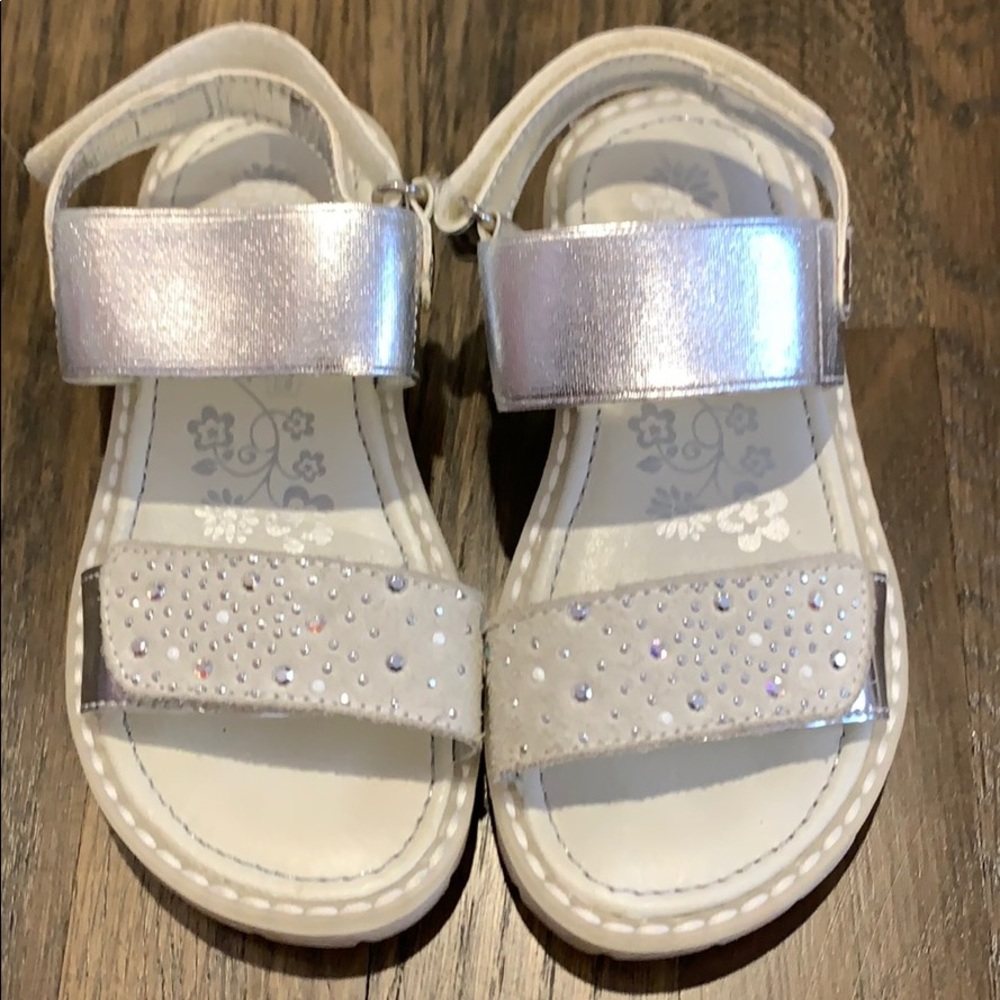 NWOT girls sandal